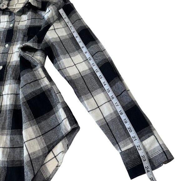 OLD NAVY Women SZ L TALL THE BOYFRIEND SHIRT Black-W Plaid Flannel Button Down - Picture 6 of 12